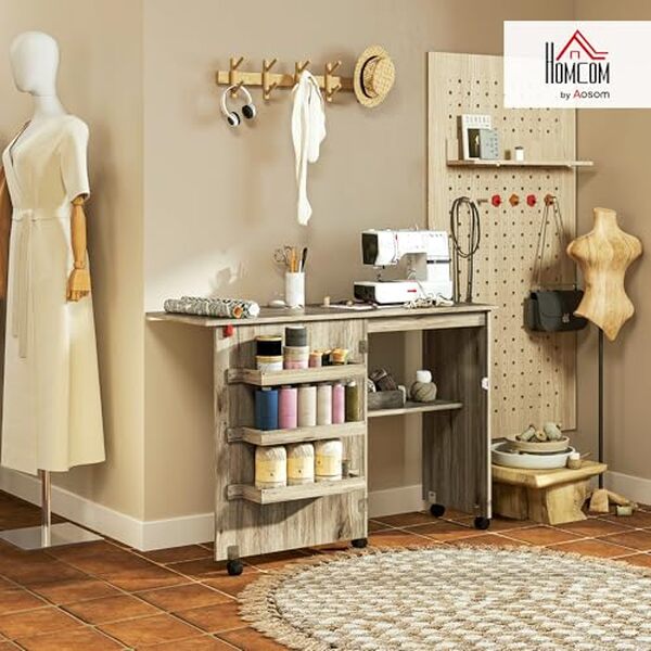 Découvrez notre test complet de la table de couture pliante HOMCOM en bois grisé : praticité, design et fonctionnalités. Lisez notre article pour savoir si elle est faite pour vous.