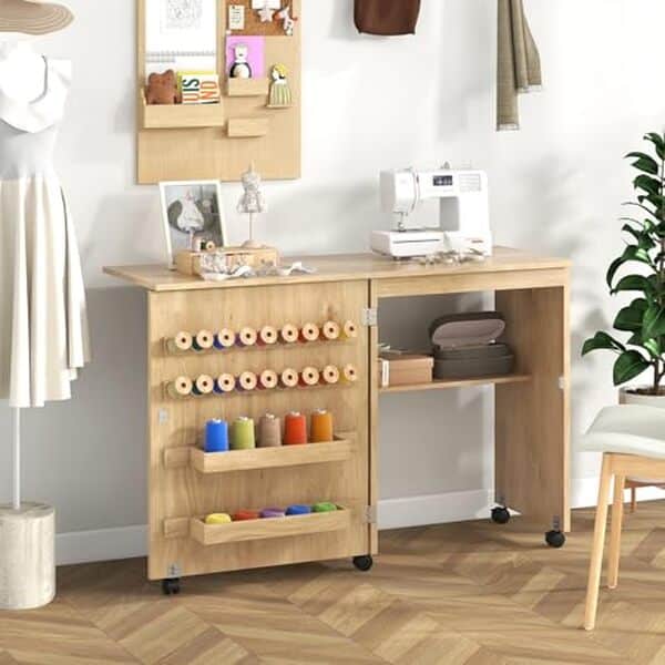 Découvrez notre test de la table de couture pliante Costway avec rangements intégrés : un meuble alliant fonctionnalité et gain de place pour optimiser votre espace de couture.