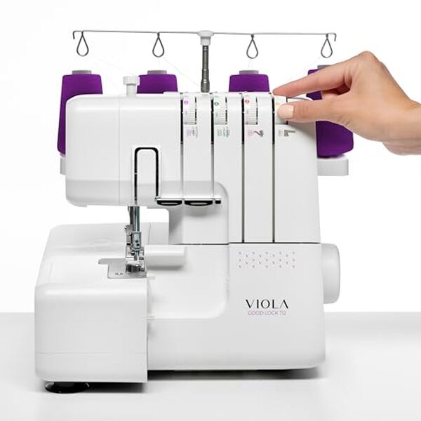 Découvrez notre test détaillé de la machine à coudre Viola Look T12 avec ses 12 points de couture et son bras libre. Avis, avantages et inconvénients pour bien choisir votre machine. 