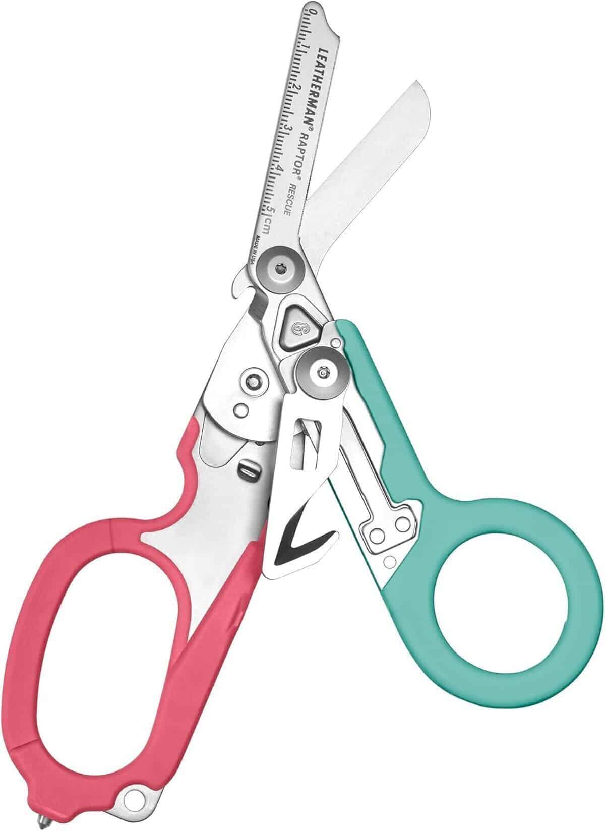 Test des ciseaux pliants Leatherman Raptor Rescue : l'indispensable en situation d'urgence