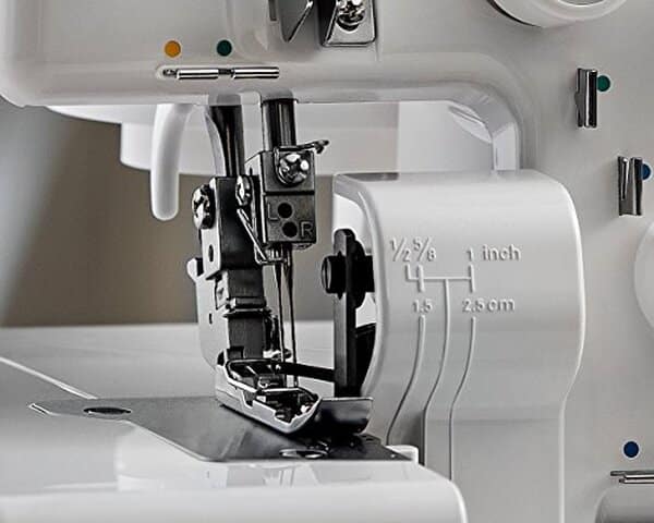 Découvrez notre test détaillé de la surjeteuse Juki MO-654DE : efficacité, précision et fonctionnalités pour tous vos projets de couture. 