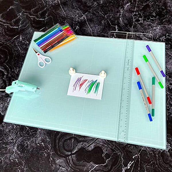Découvrez notre tapis de bricolage en verre turquoise : un accessoire résistant et stylé pour tous vos projets. Design moderne et haute performance.