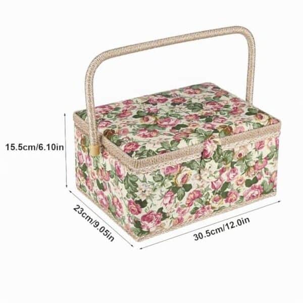 Découvrez la boîte à couture florale Estink pour organiser vos fournitures de couture avec style. Rangement pratique, design élégant et fonctionnalité au service de vos projets créatifs.