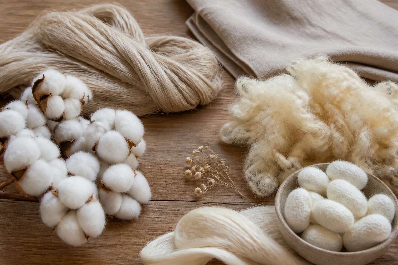 Les fibres naturelles : coton, lin, laine, soie et leurs usages Les fibres naturelles : coton, lin, laine, soie et leurs usages