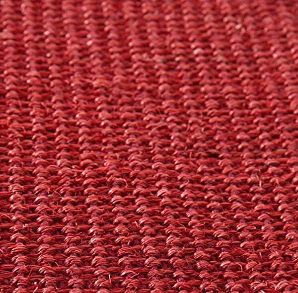 Découvrez notre test détaillé du tapis à griffer Floordirekt en sisal rouge : qualité, durabilité et design sans couture pour votre chat.
