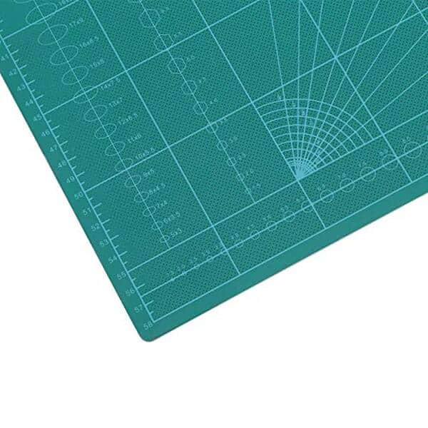 Découvrez notre test détaillé du tapis de découpe A1 autocicatrisant 60x90 cm. Caractéristiques, avantages et conseils d'utilisation pour bien choisir votre tapis.