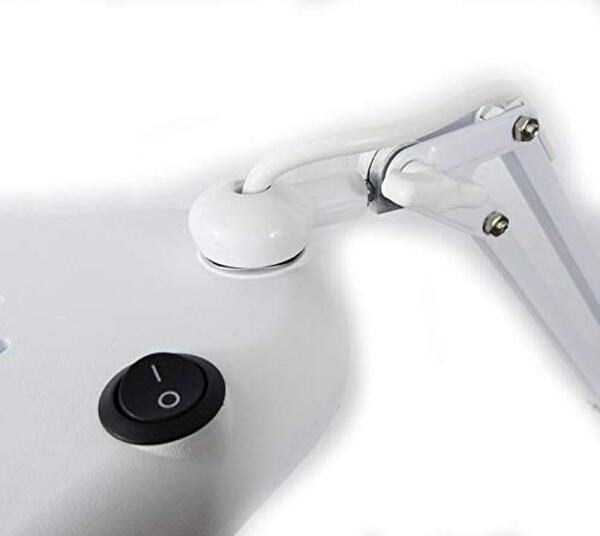 Découvrez notre test détaillé de la lampe loupe LED 6W Unilux Zoom blanc : performances, avantages et caractéristiques pour choisir votre lampe loupe professionnelle.