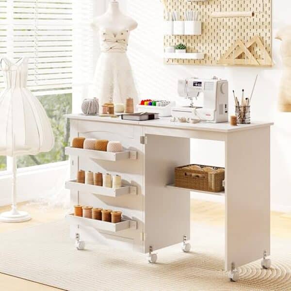 Découvrez notre avis complet sur la table de couture pliante Giantex avec rangement compact. Vérifiez ses avantages, son design et ses performances pour vos projets de couture.