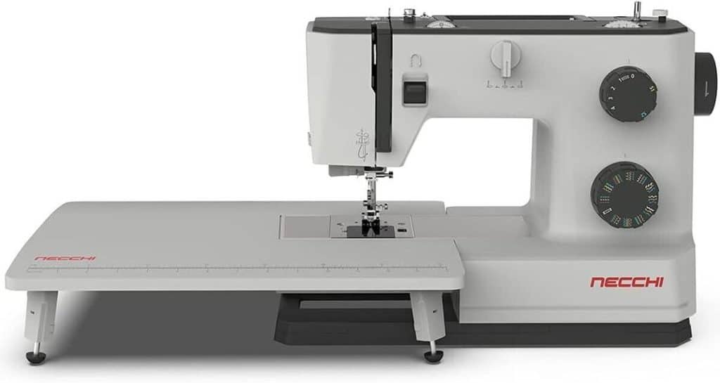 Test de la machine à coudre Necchi Q132A robuste et élégante