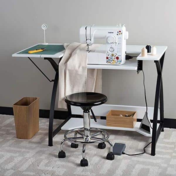 Découvrez notre test détaillé de la table à coudre Sew Ready : performances, praticité et style pour optimiser votre espace de couture.