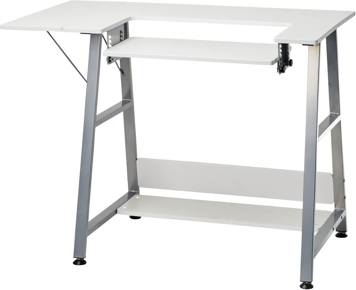 Test : table de couture Sewing online wc1013 blanche avec pieds argentés
